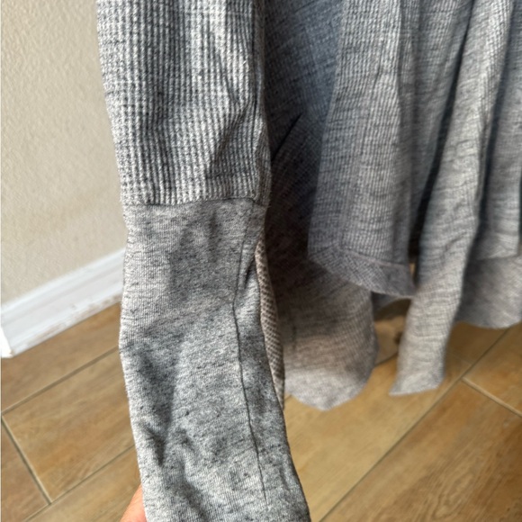 Splendid long sleeve wrap w/hood - Picture 7 of 7